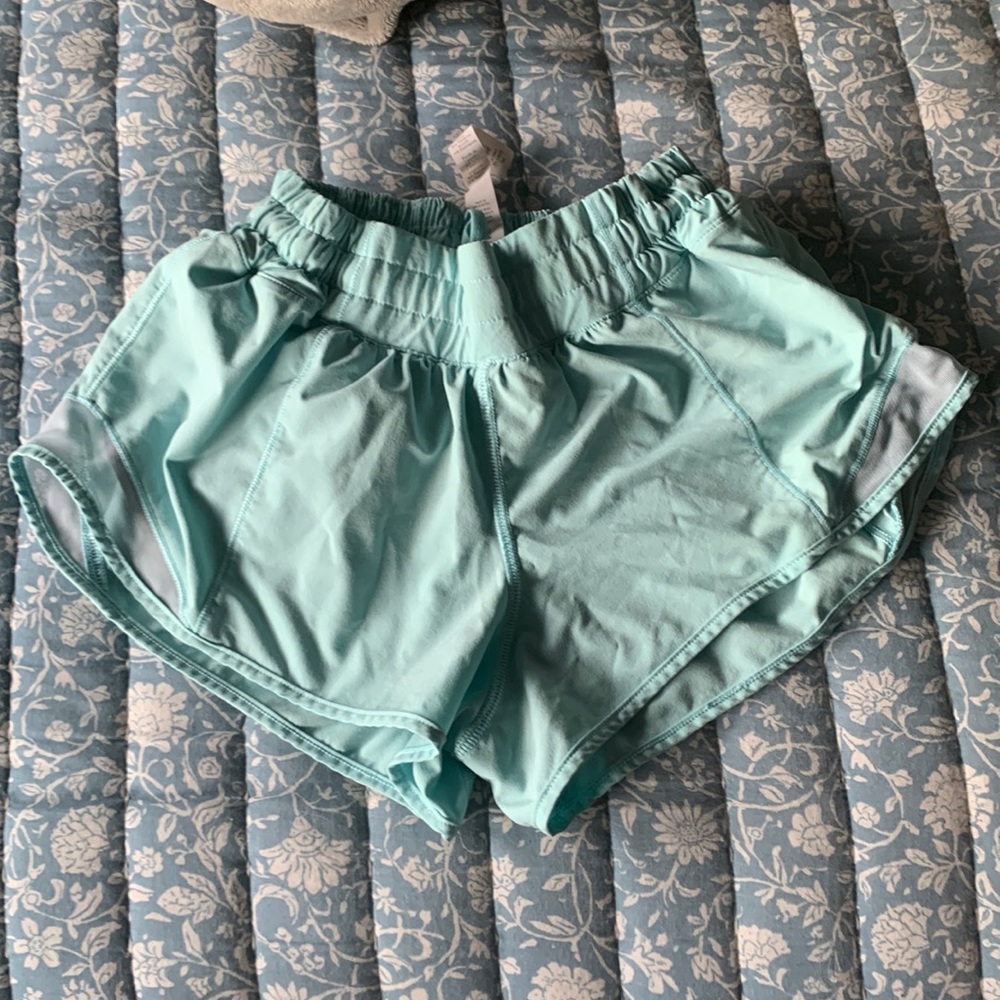 ICING BLUE hotty hot shorts size 4 2.5”